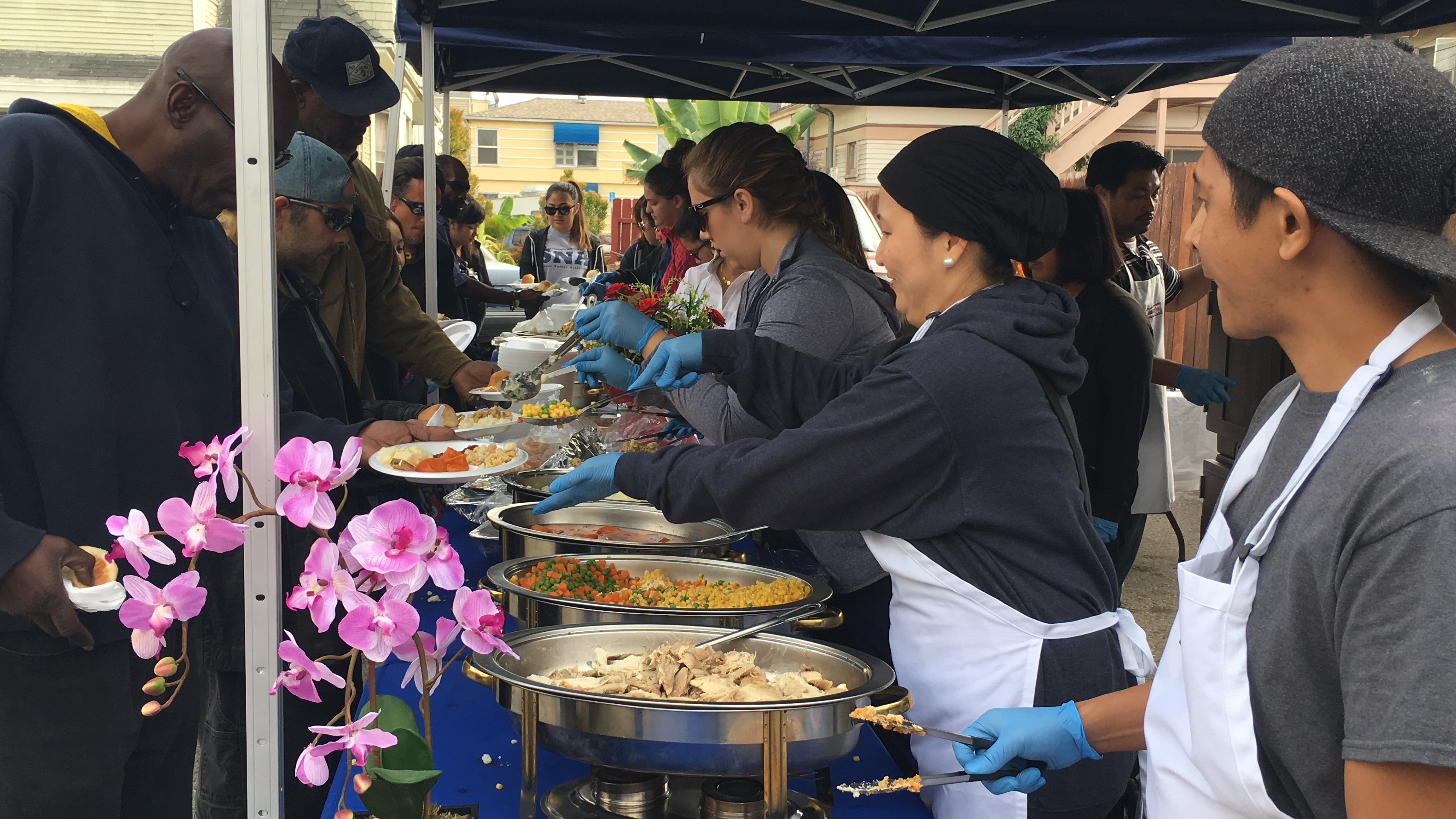 AUHS Gives an Early Thanksgiving Meal to the Homeless