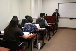 Dr. Mok Chong, the AUHS Dean of General Education welcomes incoming students at the Spring 2017 General Education Orientation on March 17, 2017.